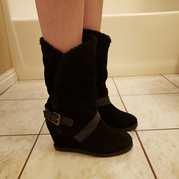 skechers suede wedge boots